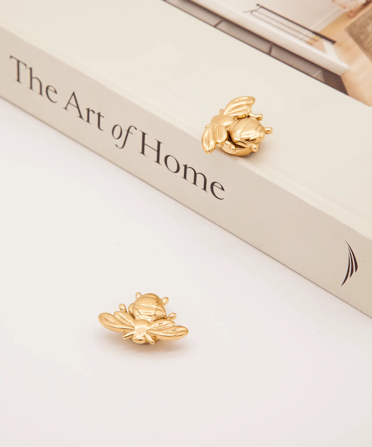 Button Jewelry Bee